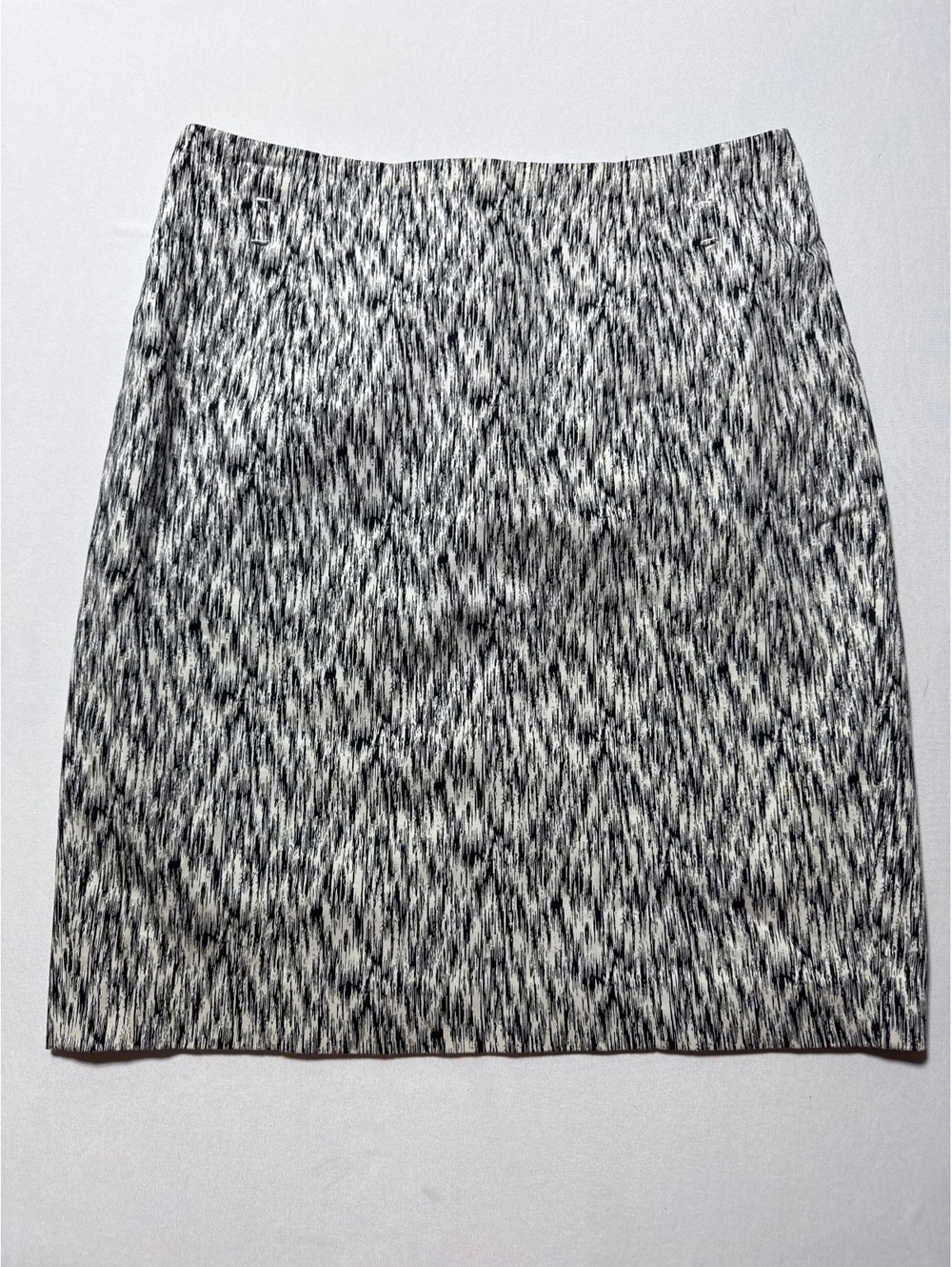DKNY Classic Black & White Cotton Blend Skirt Size 4 - Sleek